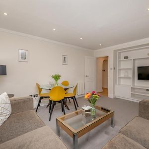 Superior One Bedroom Apartment